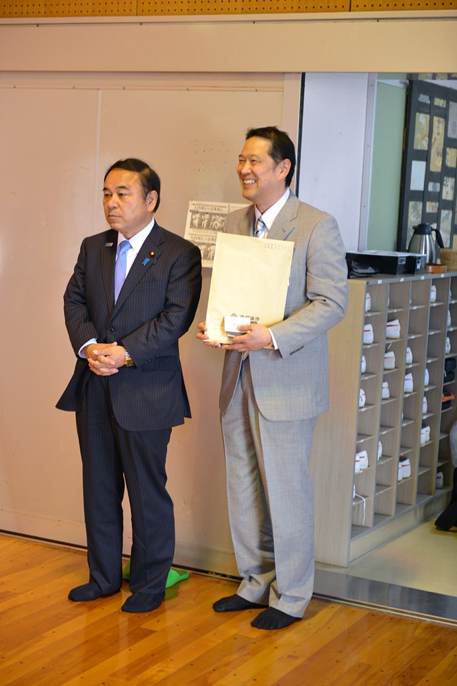 坂本哲志 総務副大臣兼内閣府副大臣が来館されました