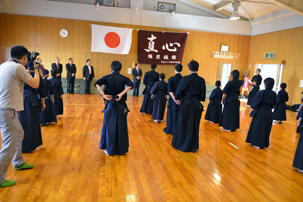 坂本哲志 総務副大臣兼内閣府副大臣が来館されました