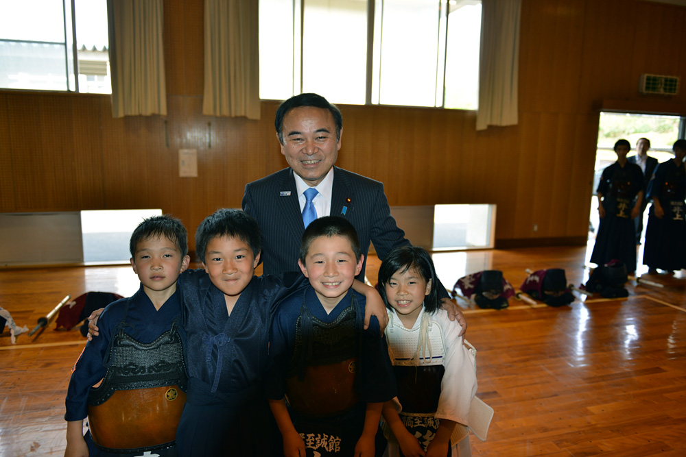 坂本哲志 総務副大臣兼内閣府副大臣が来館されました