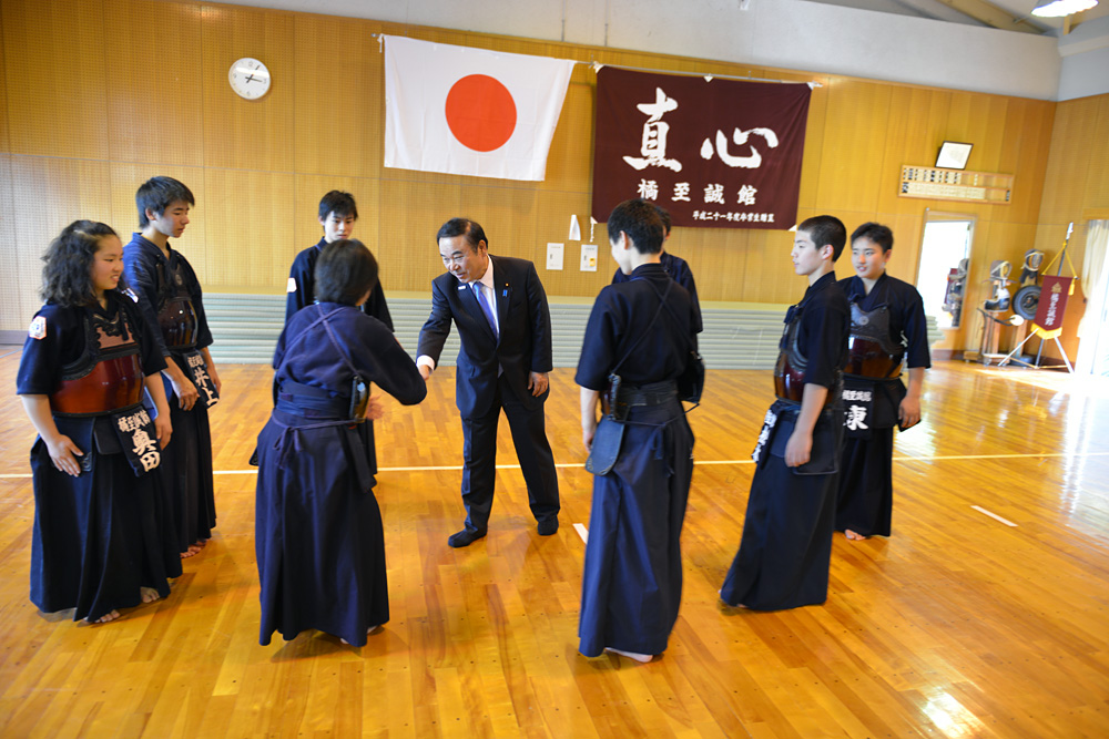 坂本哲志 総務副大臣兼内閣府副大臣が来館されました