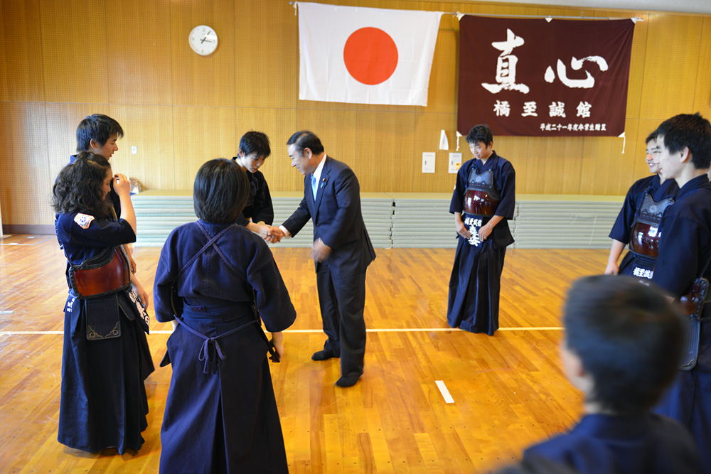 坂本哲志 総務副大臣兼内閣府副大臣が来館されました