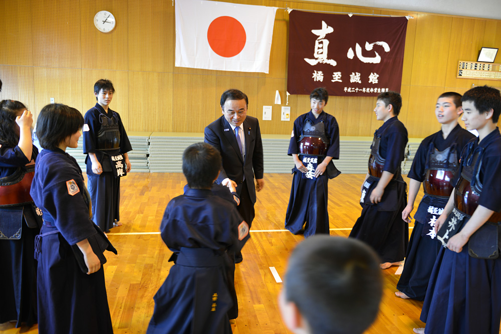 坂本哲志 総務副大臣兼内閣府副大臣が来館されました