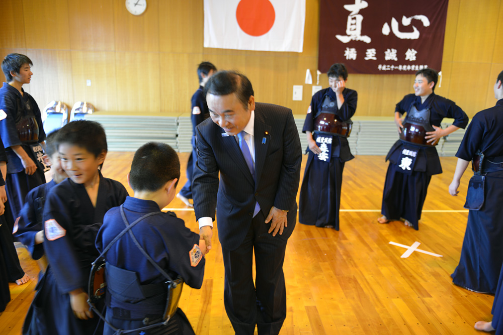 坂本哲志 総務副大臣兼内閣府副大臣が来館されました
